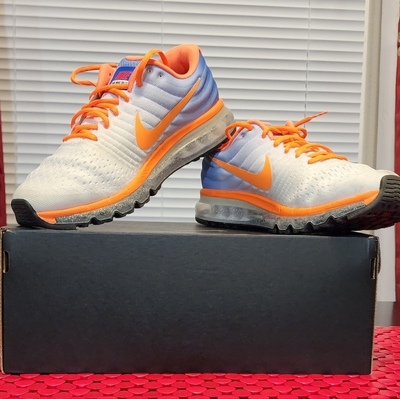 Nike Air Max - Picture 2 of 8